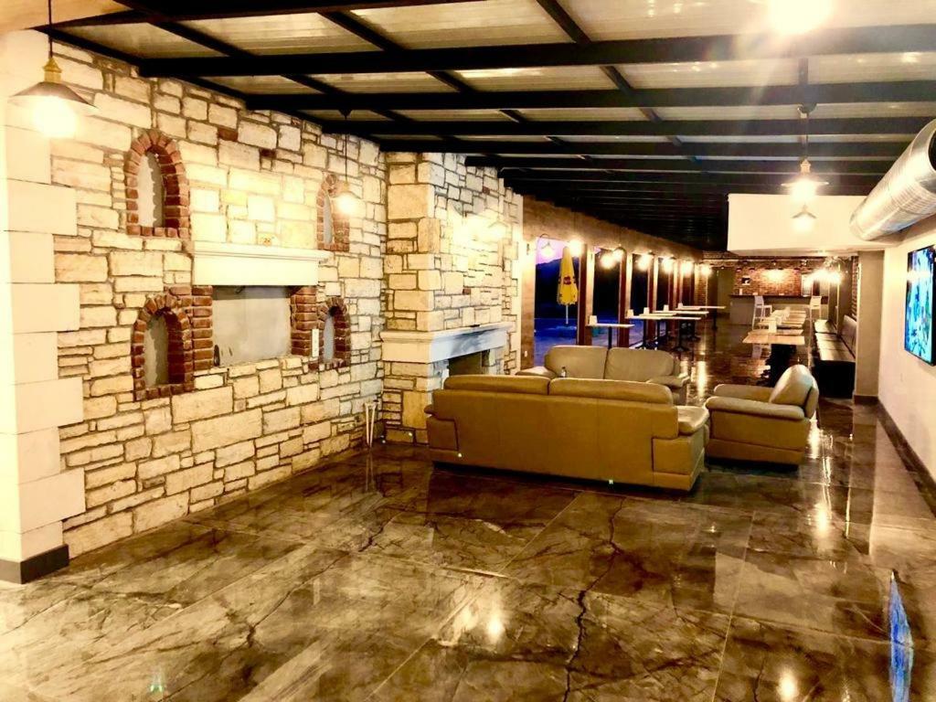 Victoria Hotel And Lounge Фоча Экстерьер фото